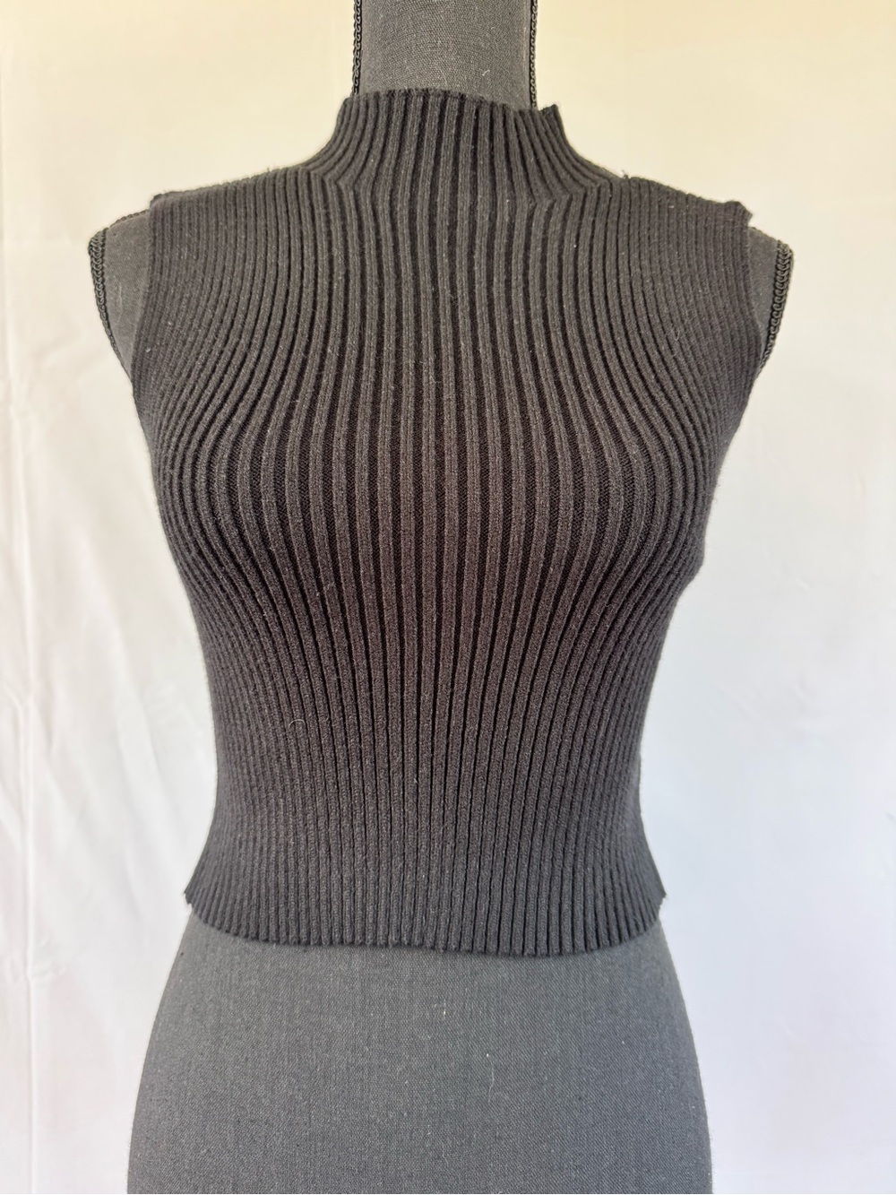 Woman’s Cropped Sleeveless Ribbed Knit Mock Neck Sweater
